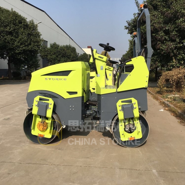 小型壓路機(jī)十字路口施工，瀝青路面的接縫有什么技巧處理